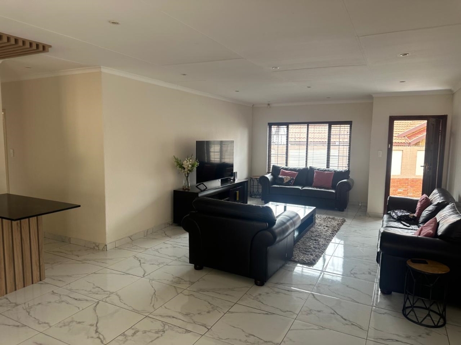 To Let 3 Bedroom Property for Rent in Safari Gardens North West